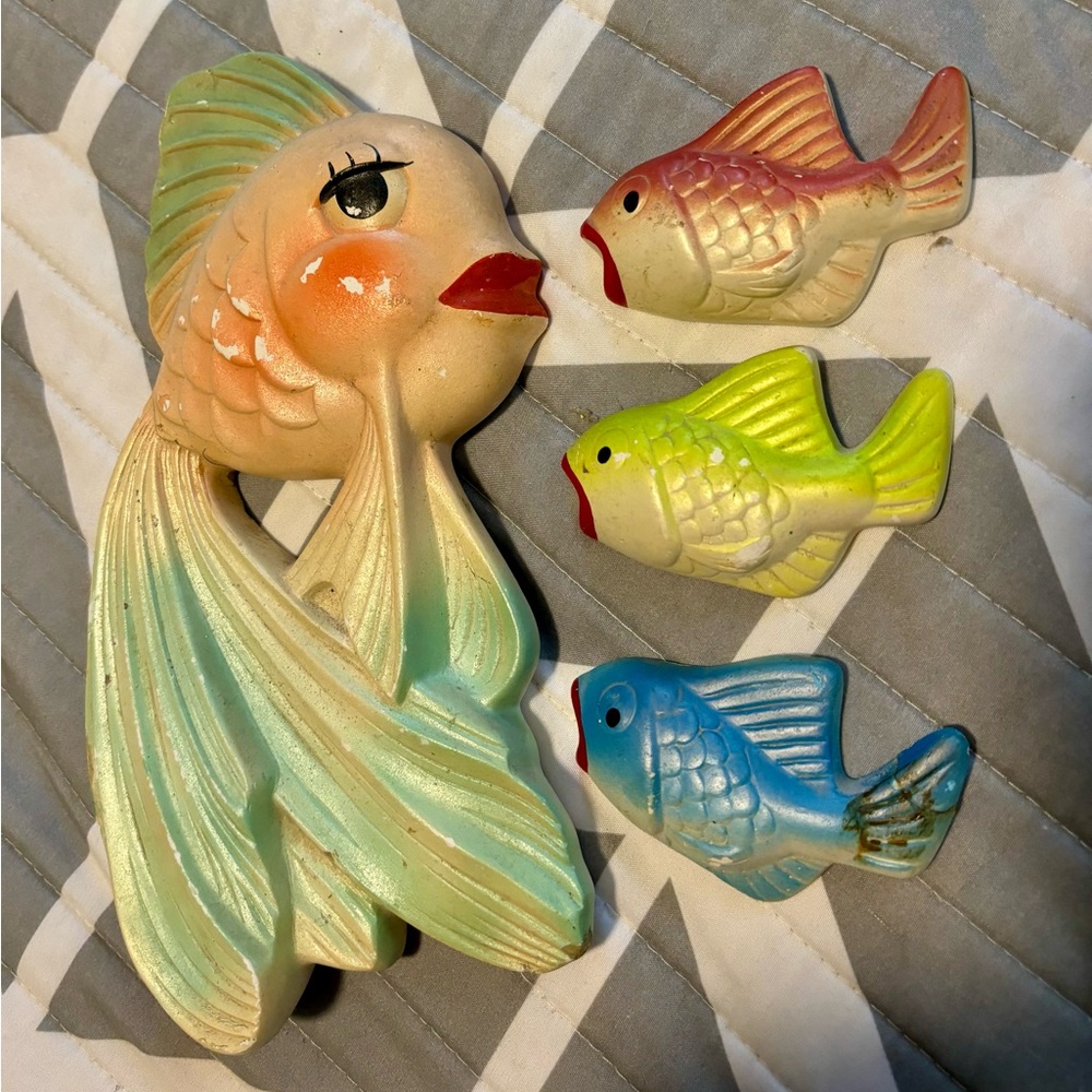 MCM Miller Studios Anthropomorphic FISH plaque wall hanging with 3 babies